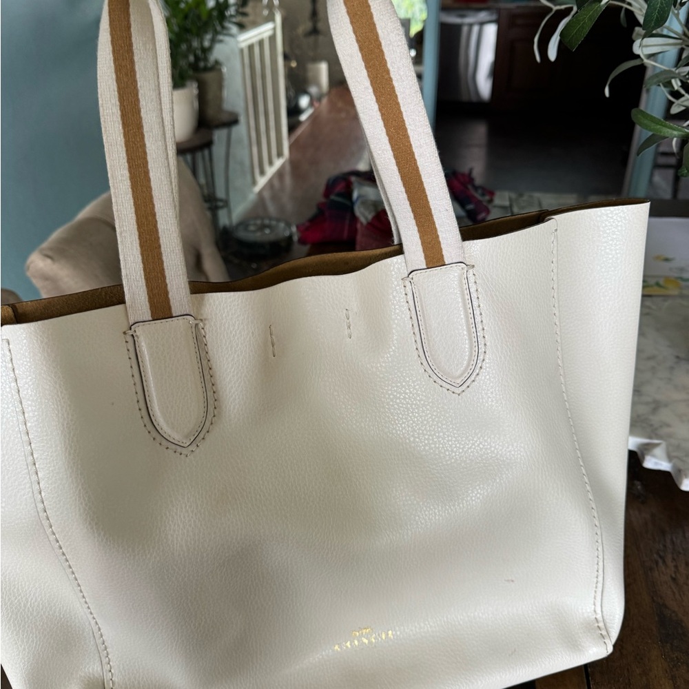 Elegant COACH Cream Tote Bag